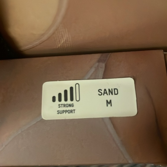 SKIMS Mid Thigh Bodysuit - SAND - Picture 6 of 6